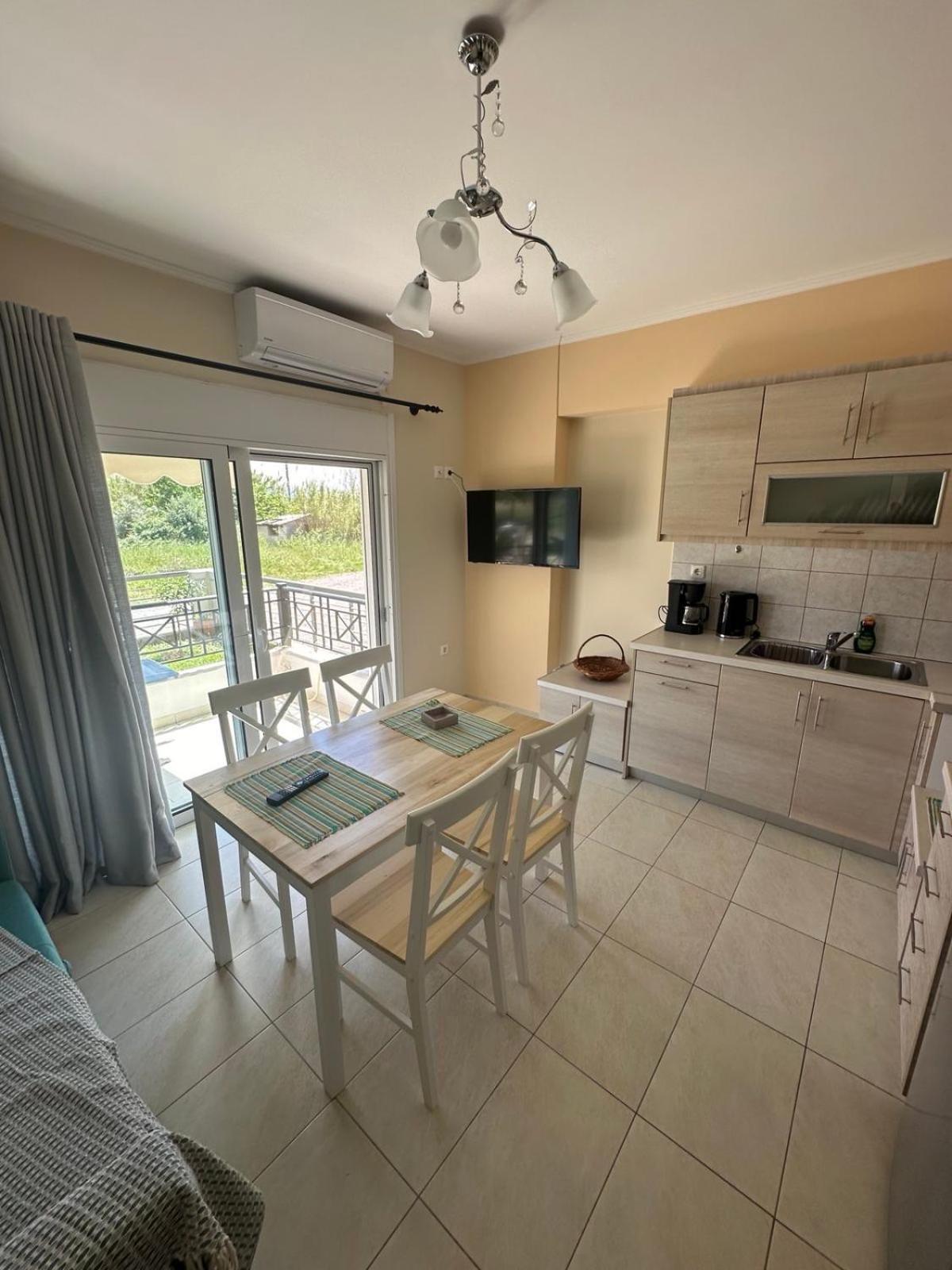R Apartment نافبكْتوس المظهر الخارجي الصورة